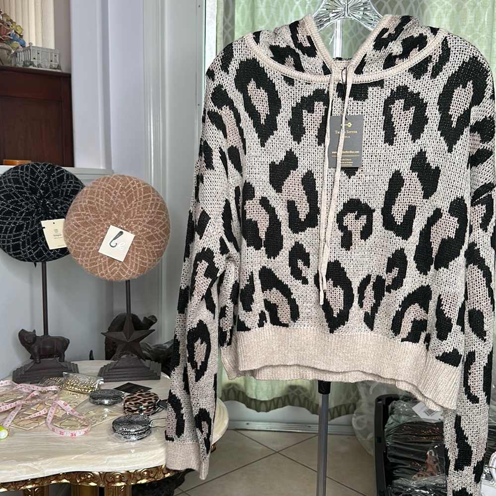 LONG SLEEVE ANIMAL PRINT PULLOVER HOODIE - Picture 5 of 7